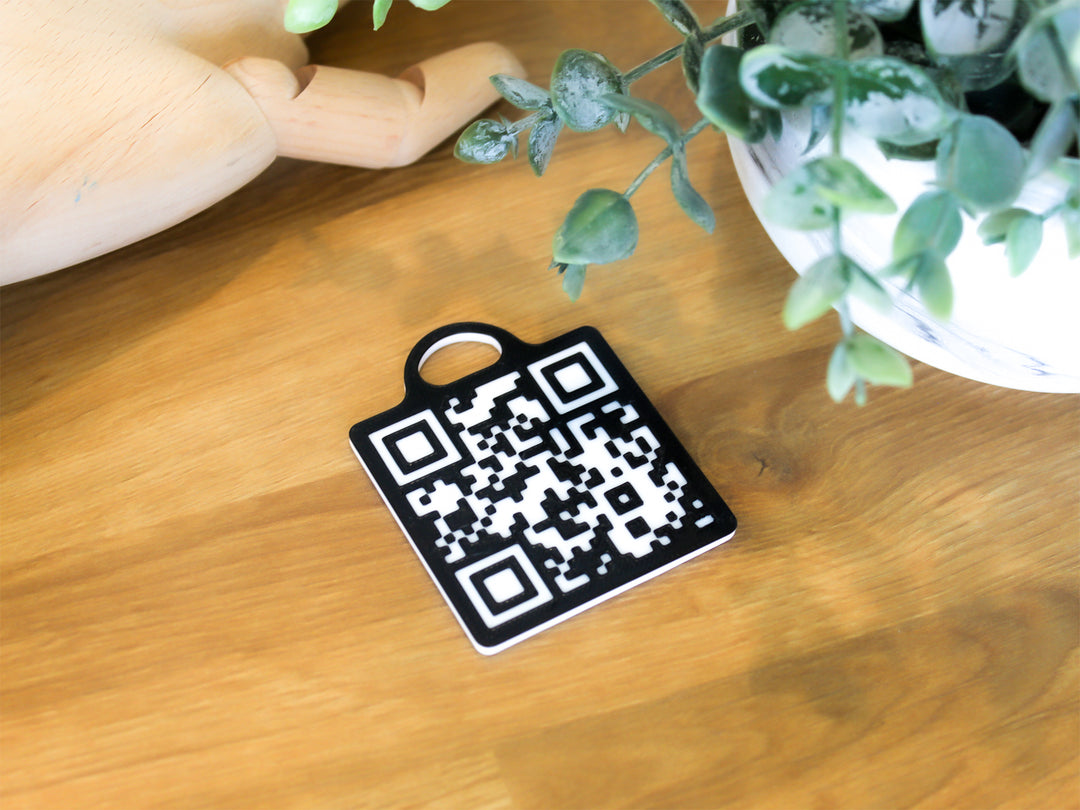 QR Code Keychain – Portable QR Display Keyring for Business & Personal Use