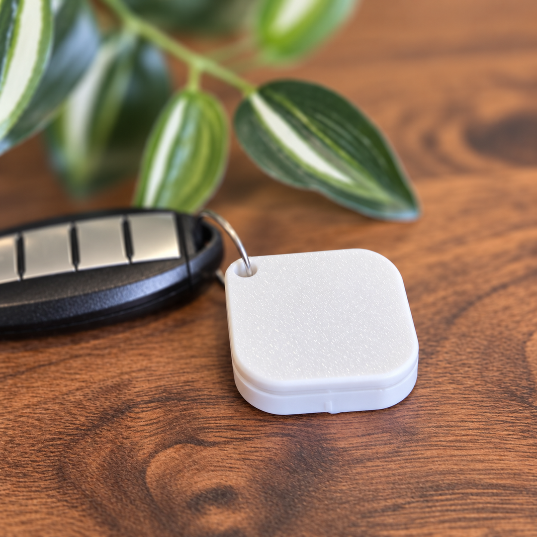 Case for AirTag, product detail and use view 2