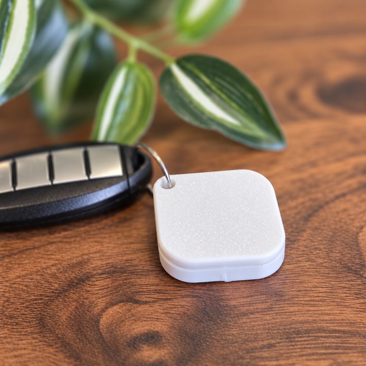 Case for AirTag, product detail and use view 2