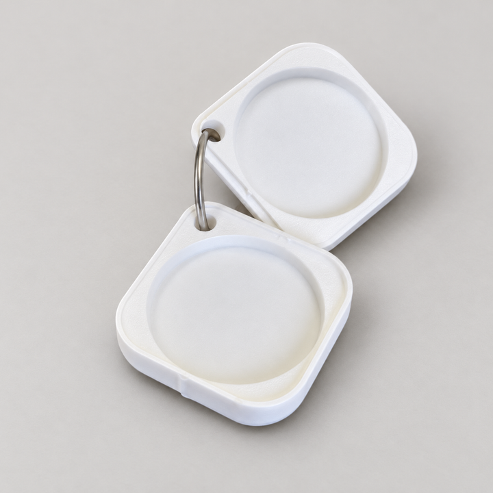 Case for AirTag, product detail and use view 4