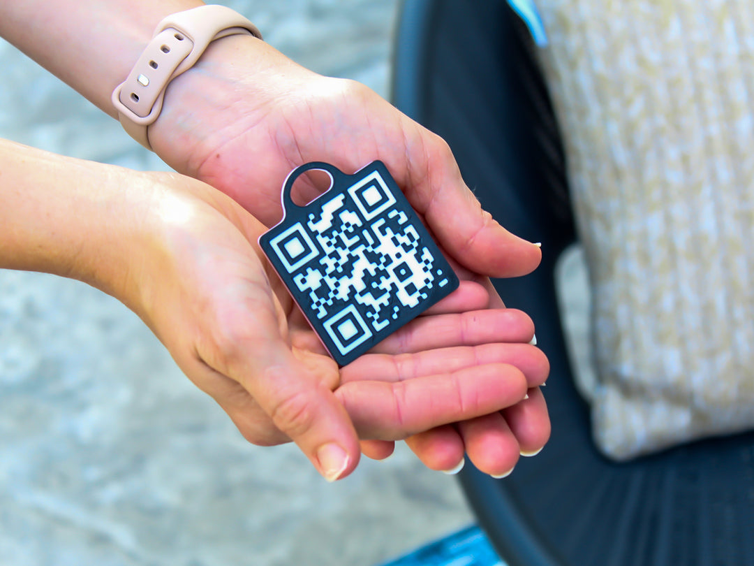 QR Code Keychain – Portable QR Display Keyring for Business & Personal Use